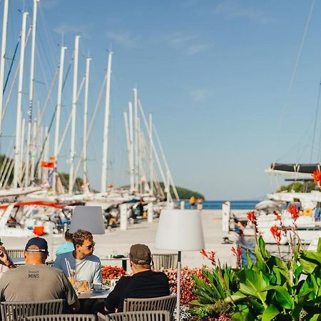 Apartments Vala Vela Luka Buitenkant foto